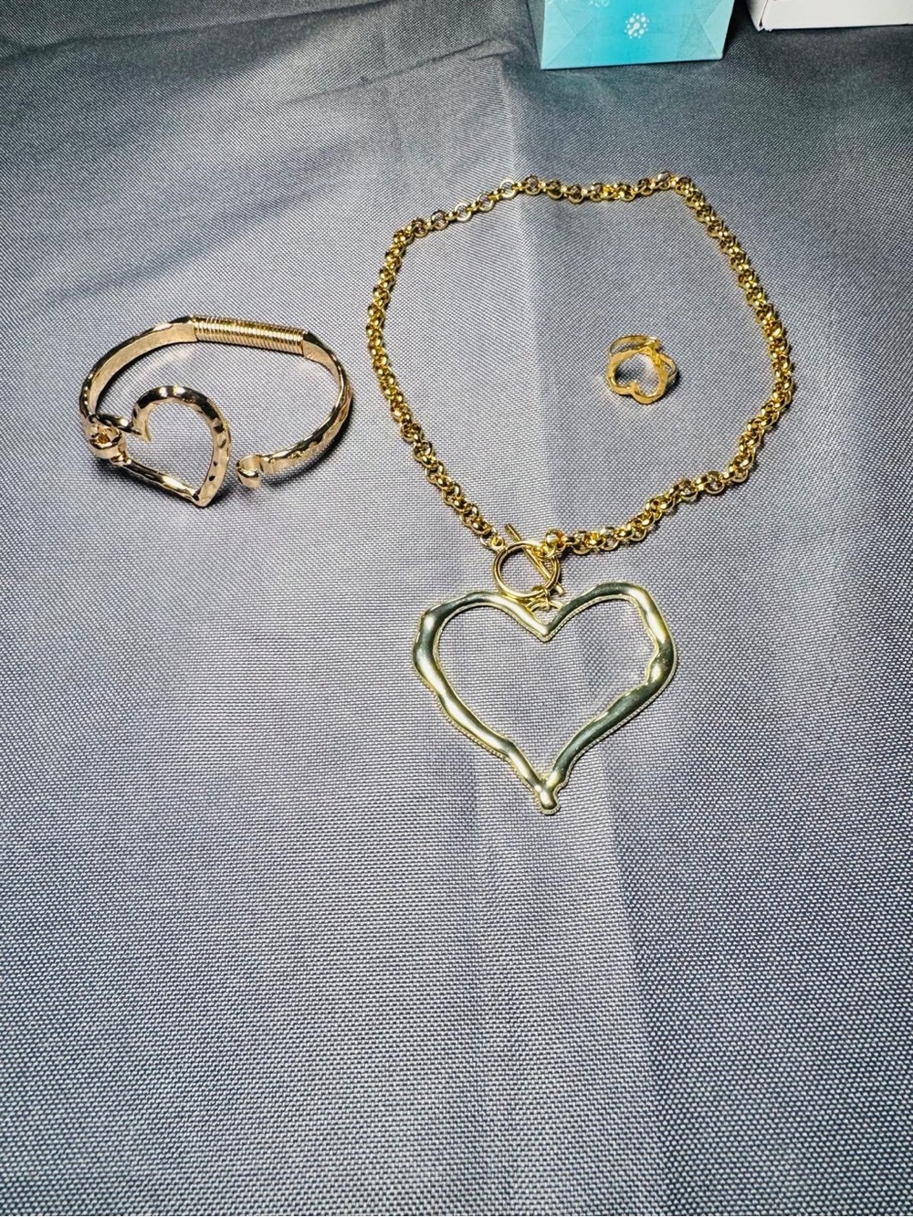 Hold tone heart love jewelry set necklace bracelet ring adjustable.